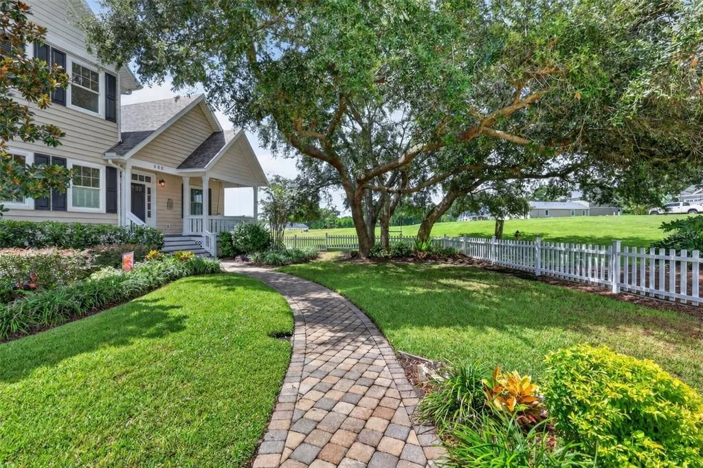 Photo of 580 W 10TH AVENUE