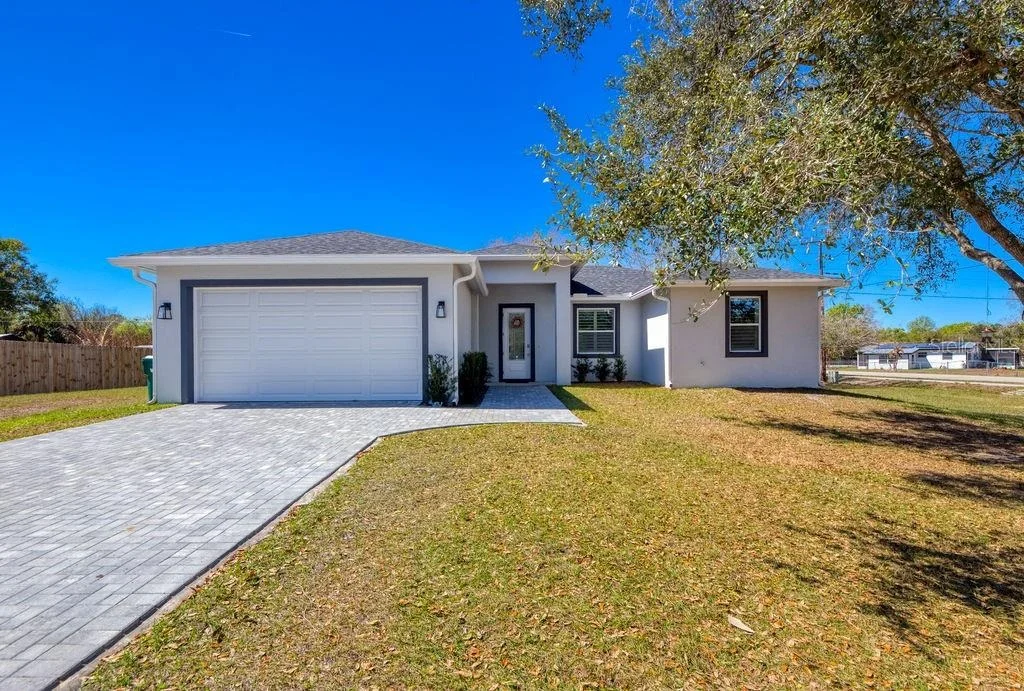 Photo of 3573 NW 18TH AVENUE