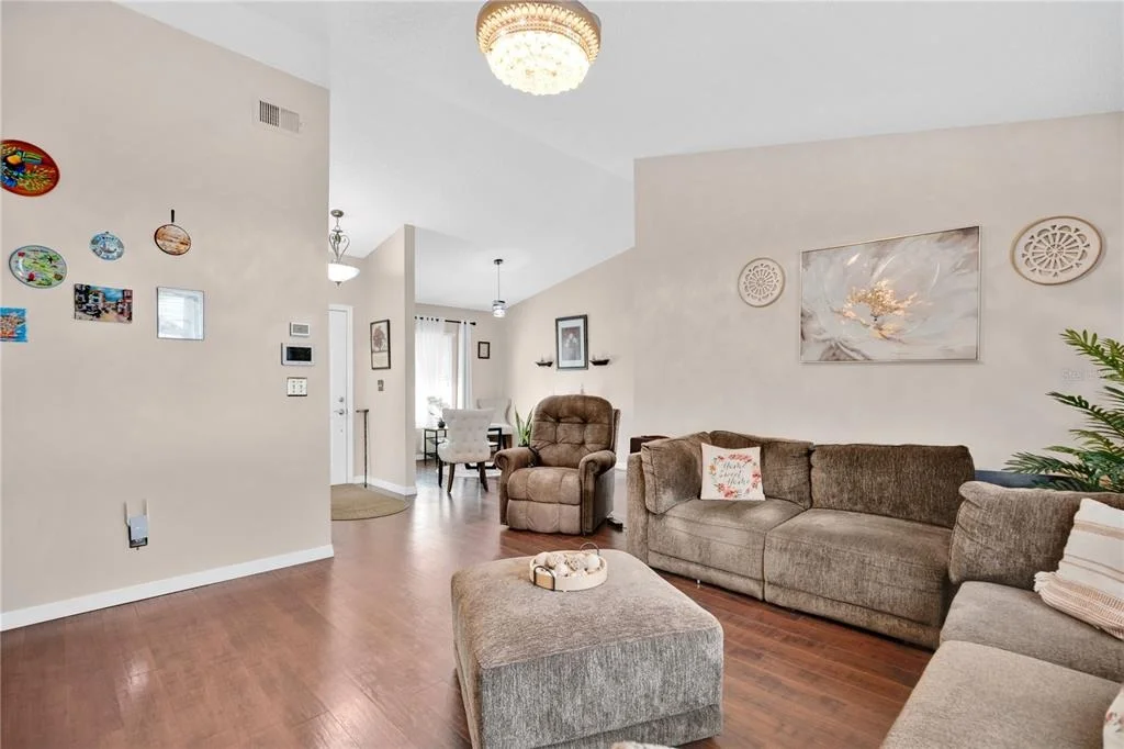 Photo of 985 HEMINGWAY DRIVE