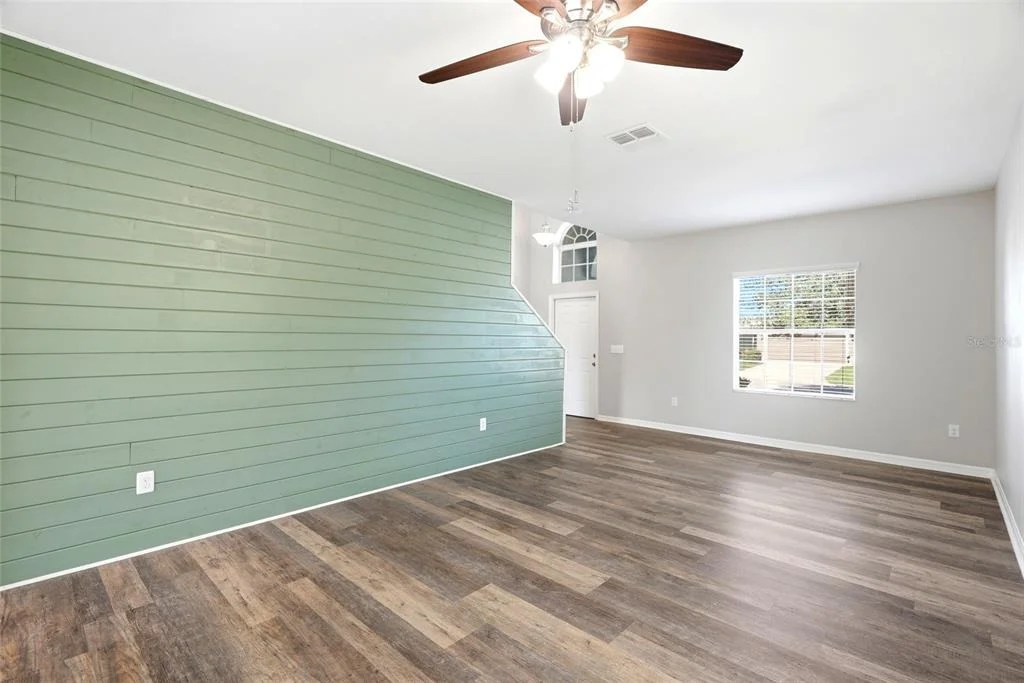 Photo of 909 MEADOW GLADE DRIVE