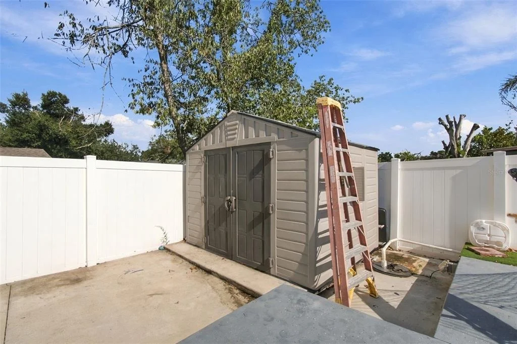 Photo of 1325 OAKCREST DRIVE