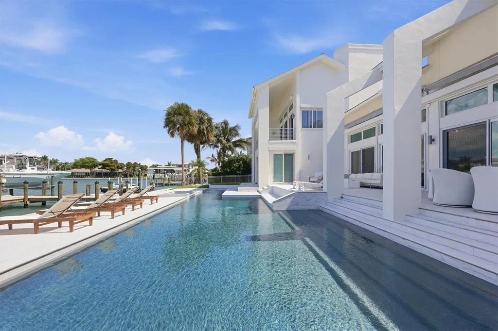 Photo of 216 BIRD KEY DRIVE