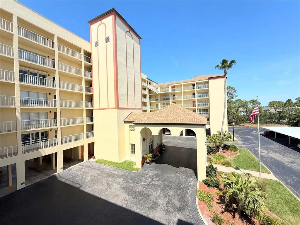 Photo of Unit 302 at 9000 COMMODORE DRIVE