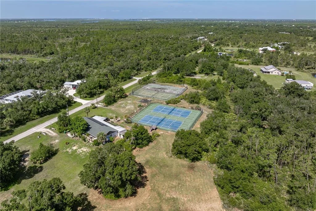 Photo of 2065 DUNCAN ROAD