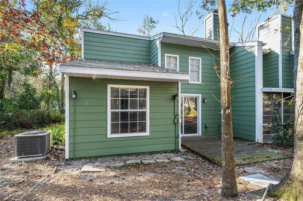 Photo of Unit K at 345 NW 48TH BOULEVARD
