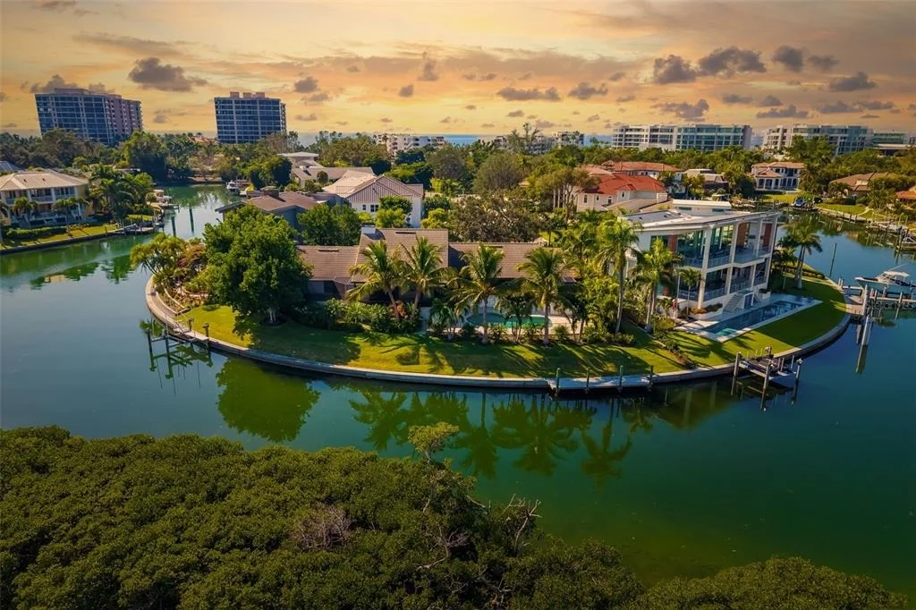Photo of 560 HARBOR COVE CIRCLE