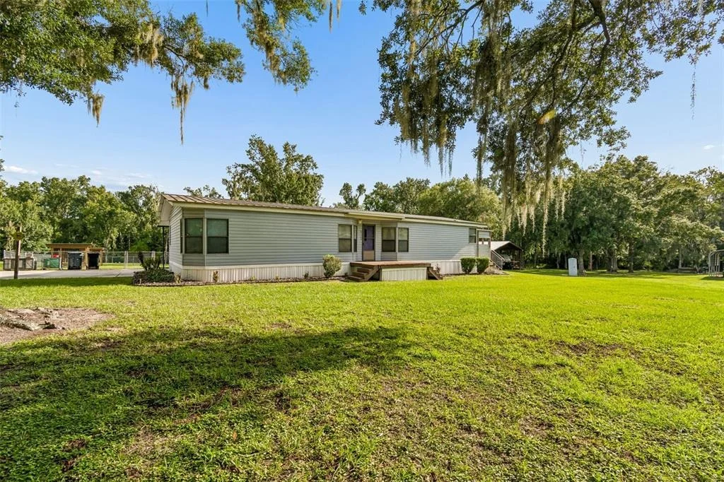 Photo of 6325 OAKVIEW LANE