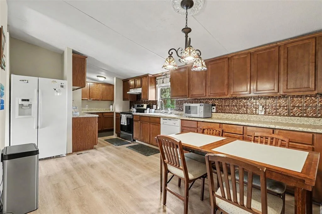 Photo of 10239 LYONS AVENUE