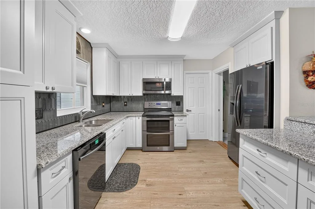 Photo of 28050 LOIS DRIVE