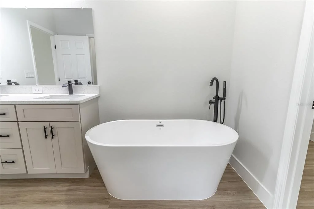 Photo of 983 PACE DRIVE NW