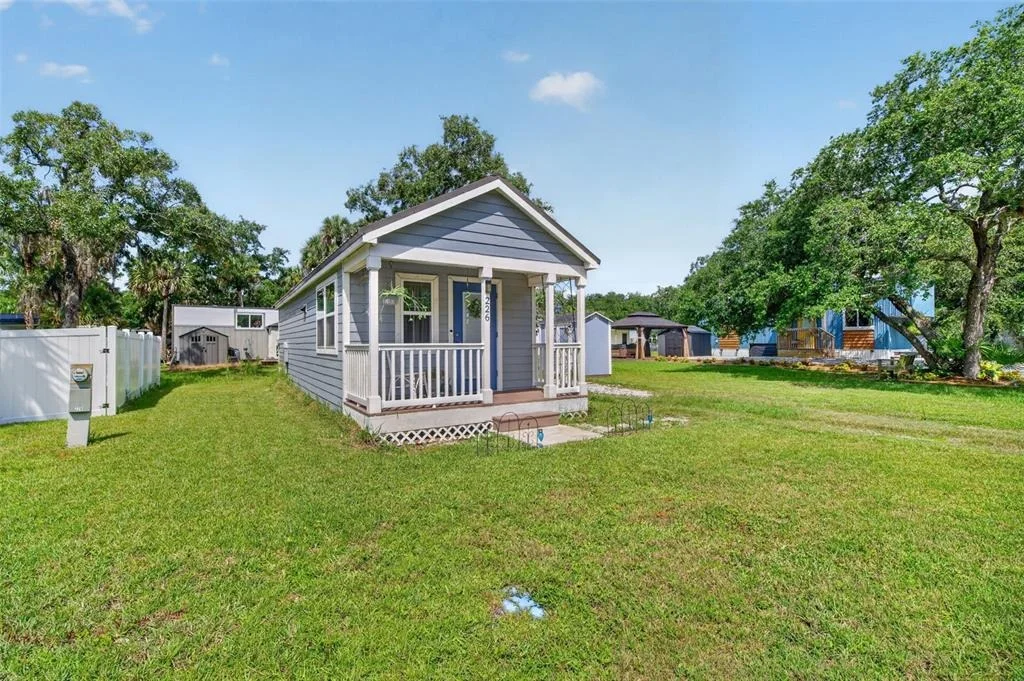 Photo of 226 FLAMINGO DRIVE