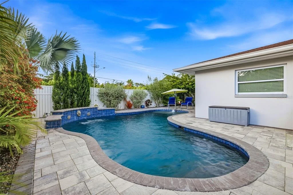 Photo of 894 JOAN STREET