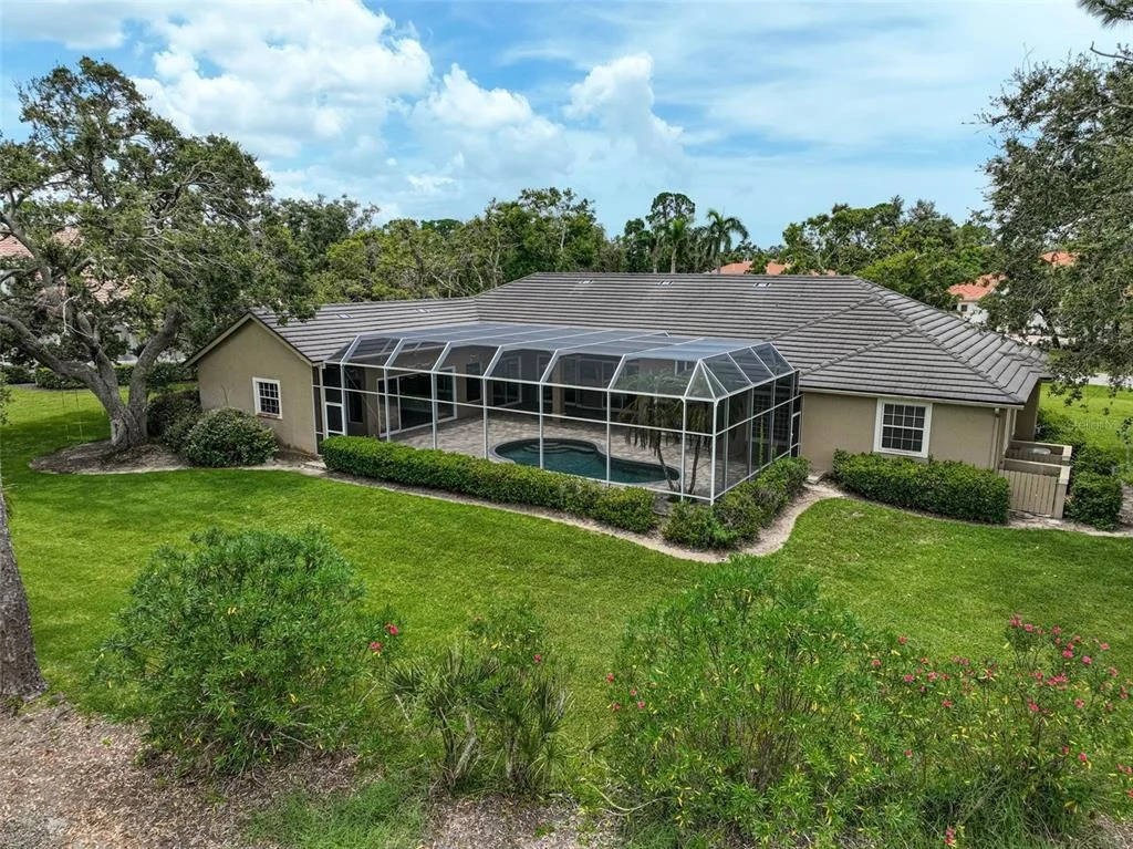 Photo of 852 MACEWEN DRIVE