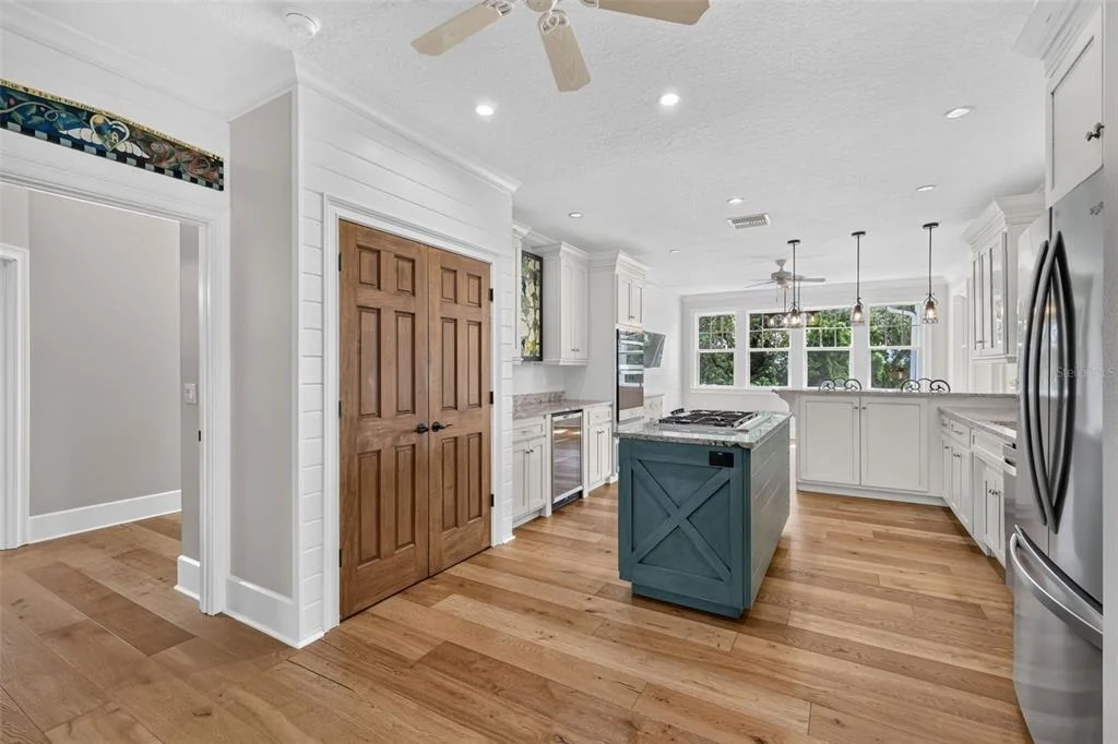 Photo of 580 W 10TH AVENUE