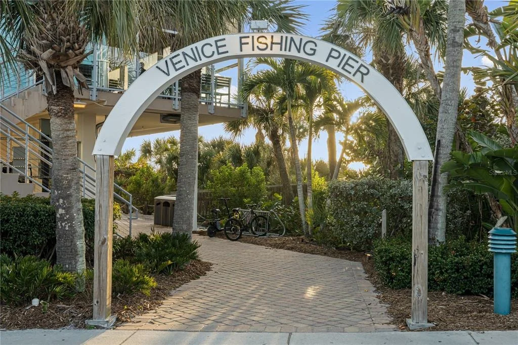 Photo of 707 BEVERLY ROAD