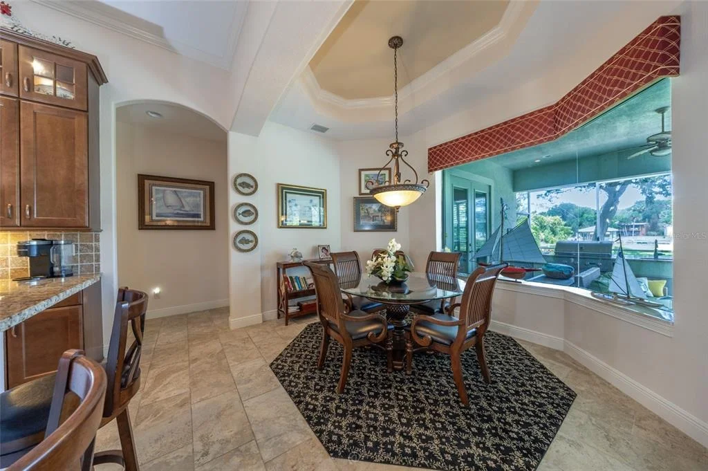Photo of 14 LONGVIEW WAY N