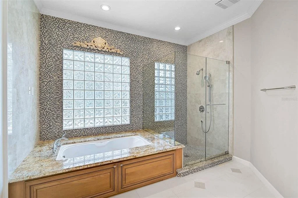 Photo of 852 MACEWEN DRIVE