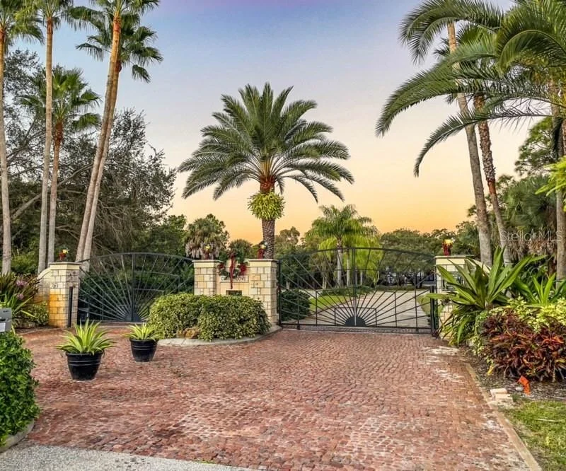 Photo of 10081 CREEKSIDE DRIVE