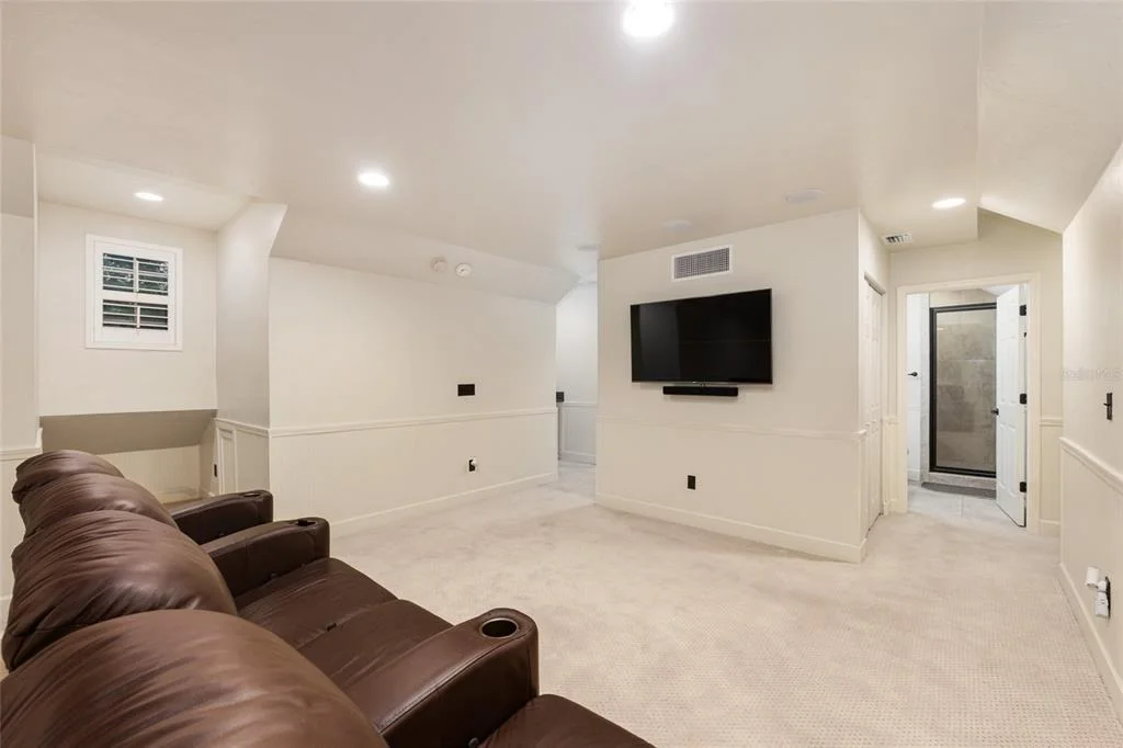 Photo of 2512 NW 58TH BOULEVARD