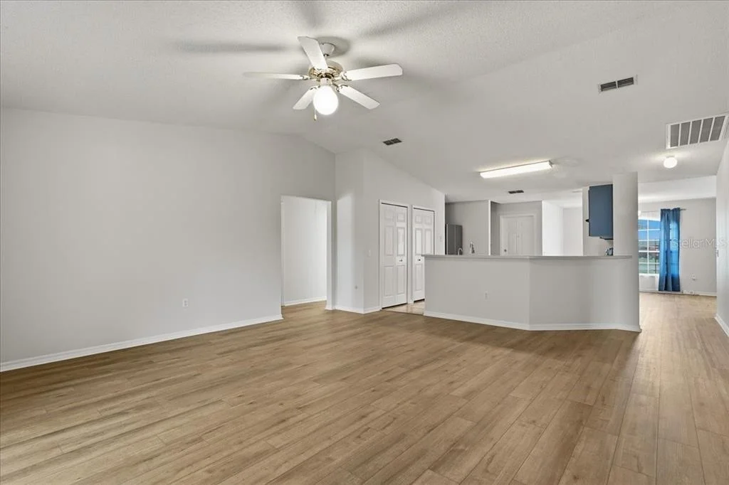 Photo of 372 LAKE DAISY CIR