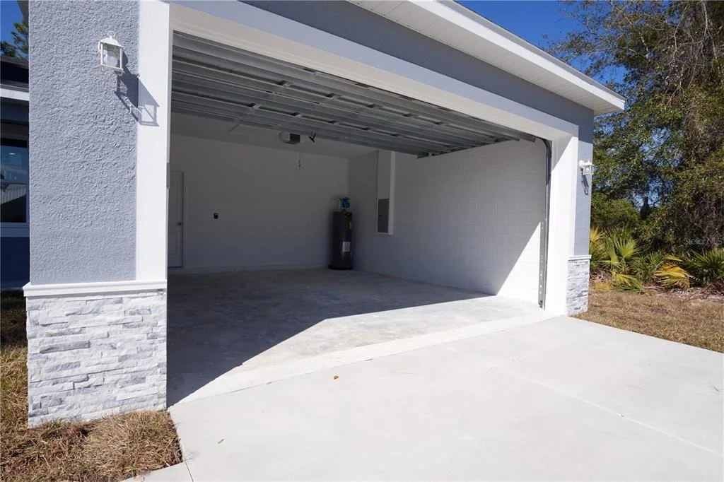 Photo of 1013 ASTON-MARTIN DRIVE