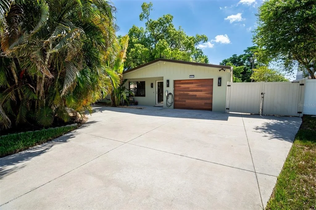 Photo of 995 EMERSON DRIVE