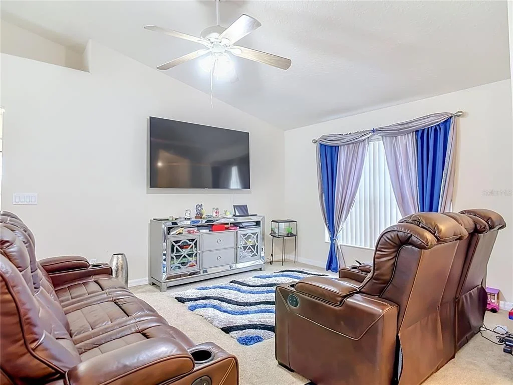 Photo of 8 BAINBRIDGE LANE