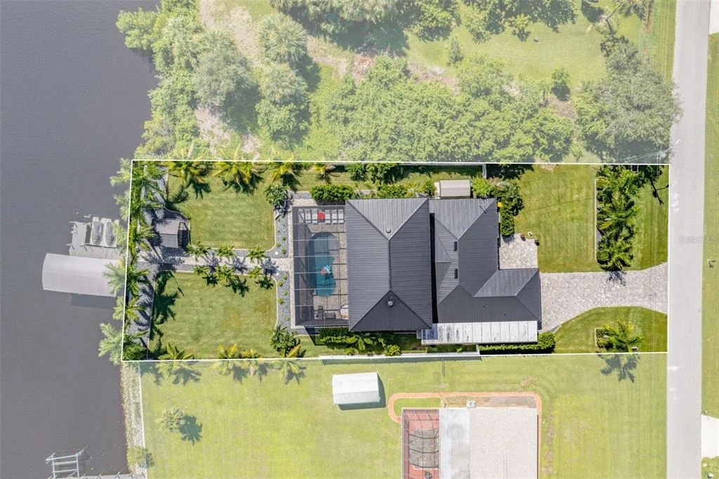 Photo of 2424 HARBOUR DRIVE