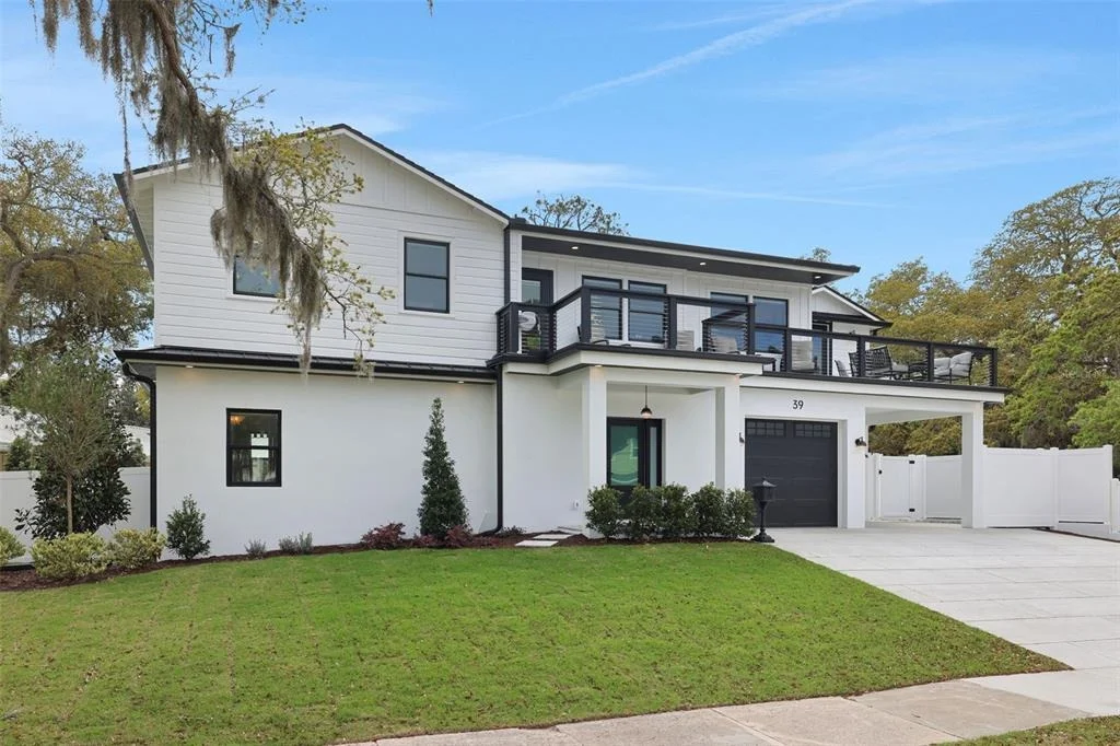 Photo of 39 E PARK AVENUE