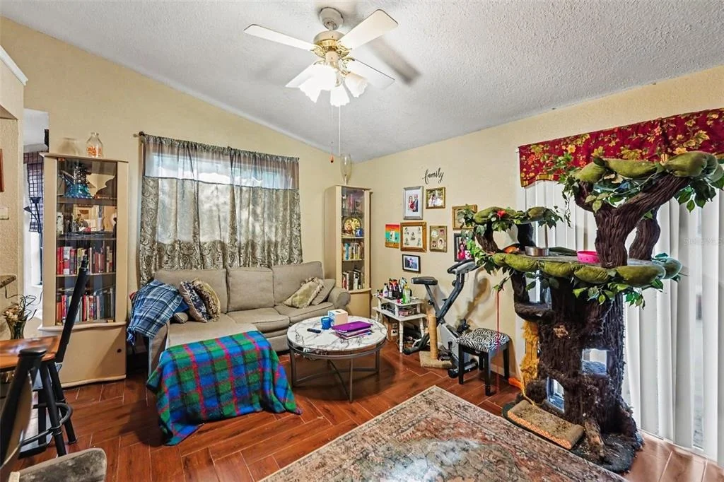Photo of 627 CRYSTAL DR