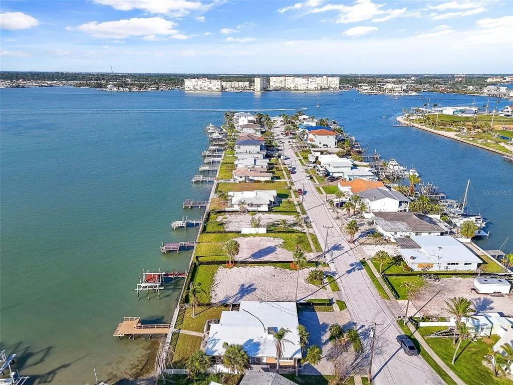 Photo of 15305 HARBOR DRIVE