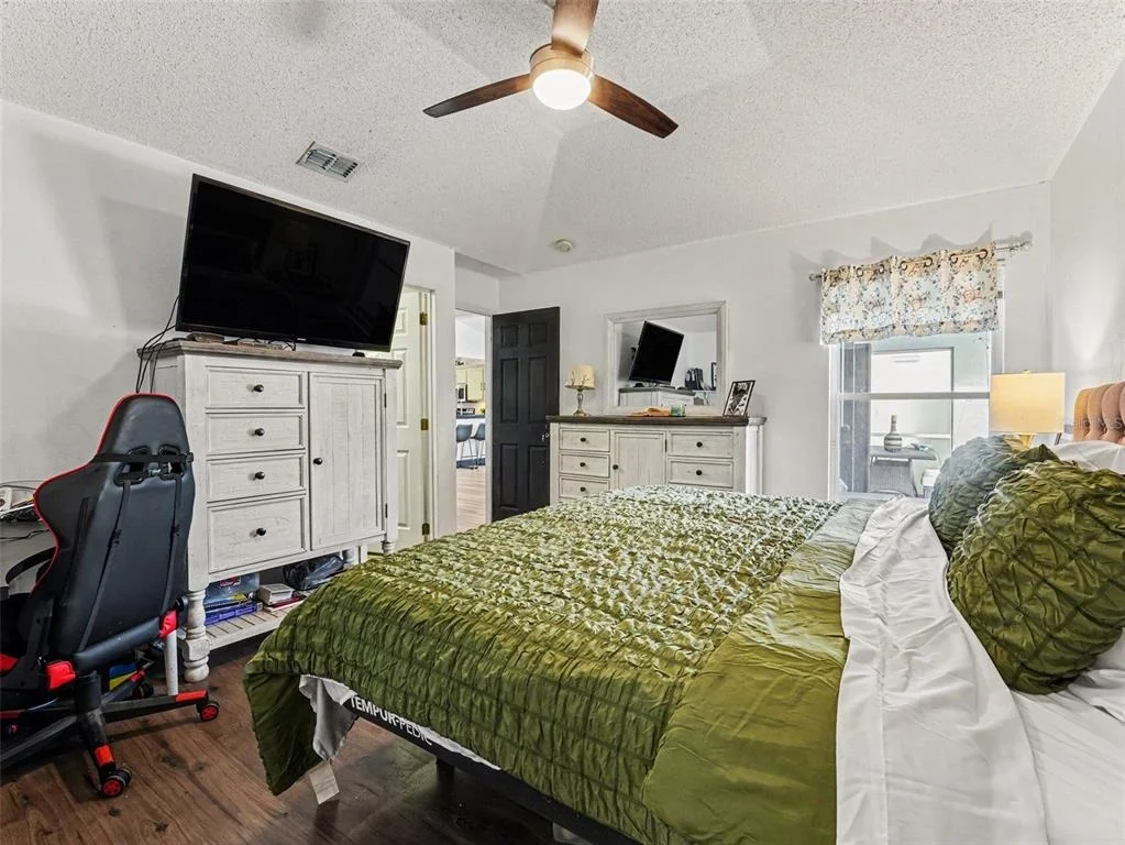Photo of 550 BUCKINGHAM CIRCLE