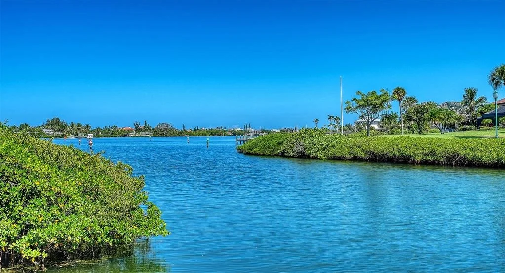 Photo of 321 LOOKOUT POINT DRIVE