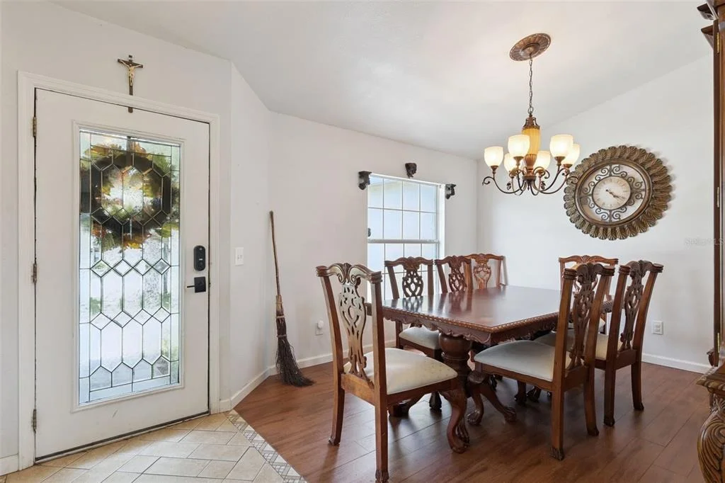 Photo of 939 CLOVERLEAF BOULEVARD