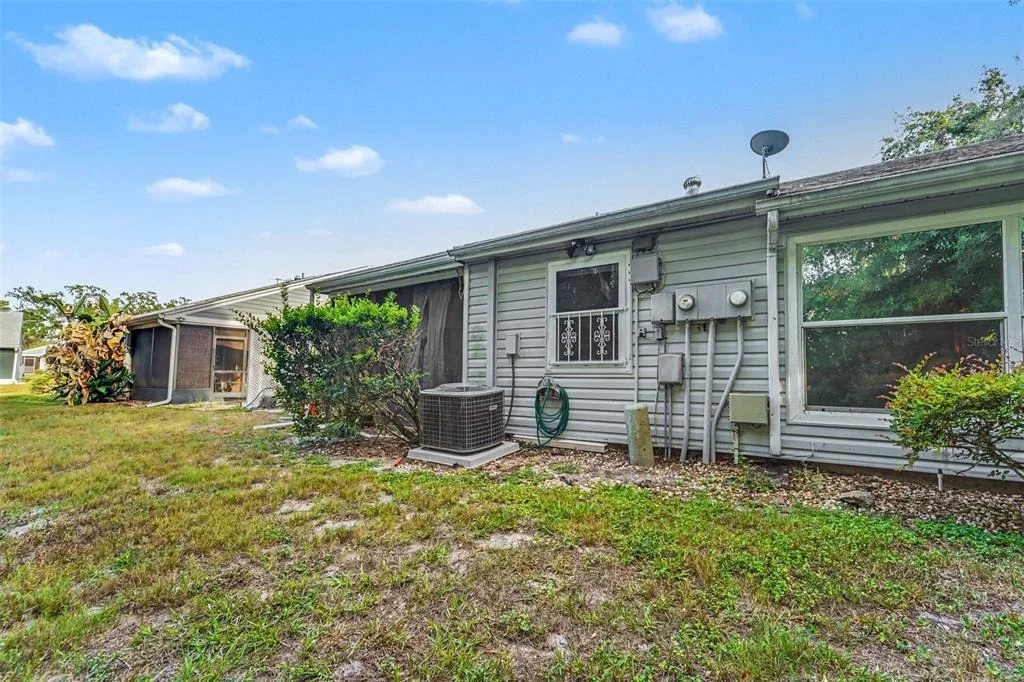 Photo of 12435 KNOLLBROOK LANE