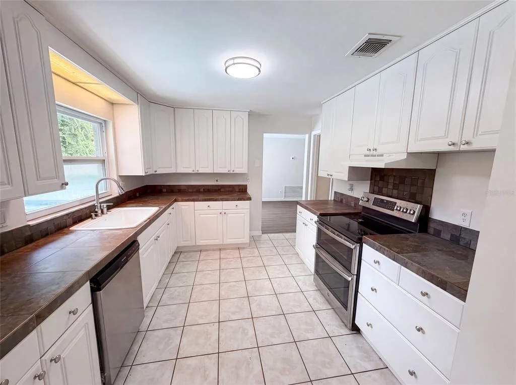 Photo of 963 SEQUOIA DRIVE
