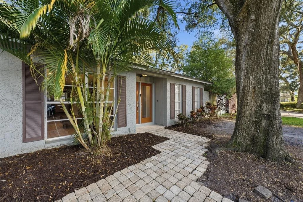 Photo of 9627 HIDDEN OAKS CIRCLE