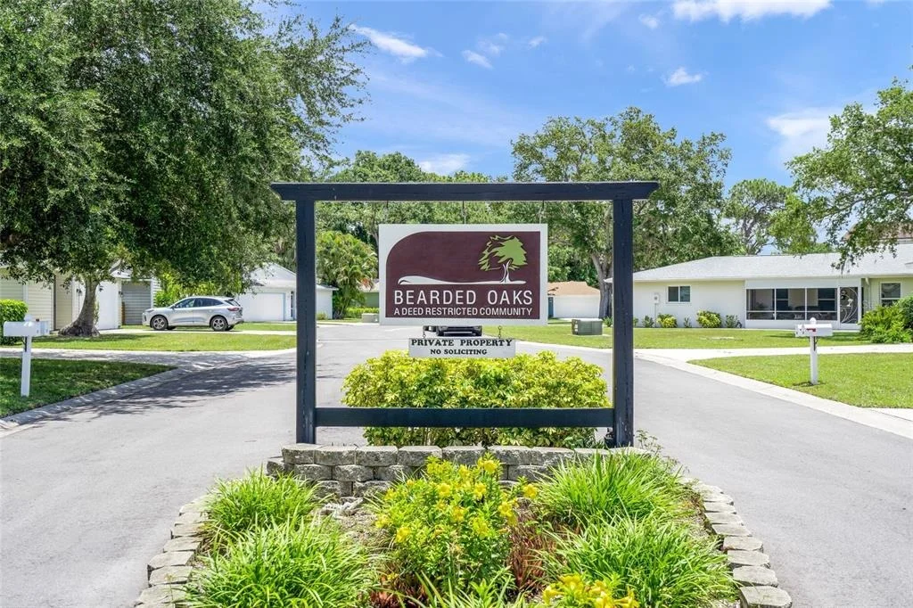 Photo of 319 BEARDED OAKS CIRCLE