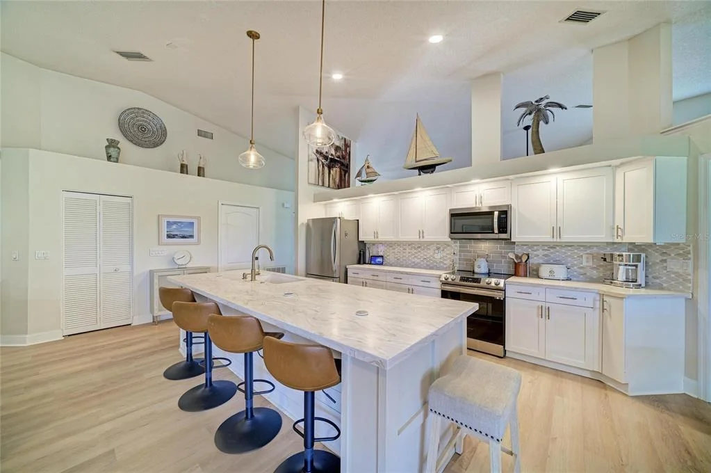 Photo of 6604 STONE RIVER ROAD