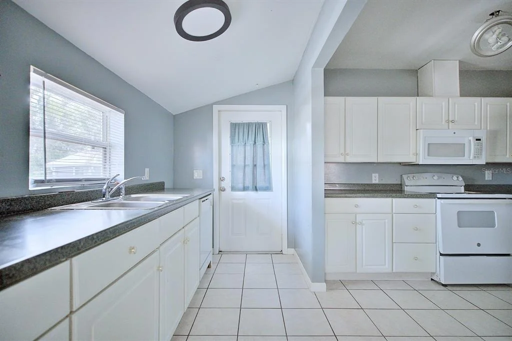 Photo of 121 BATES AVENUE SE