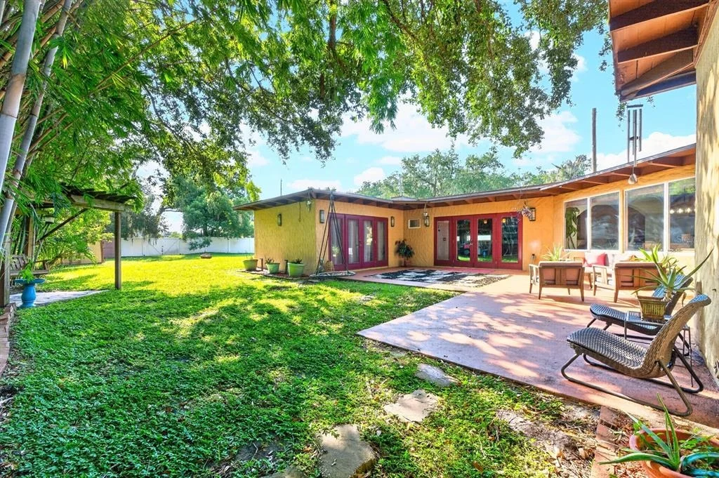 Photo of 1835 OAK LANE