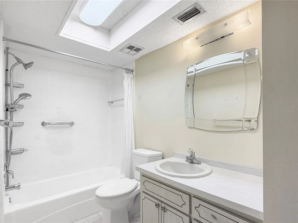 Photo of Unit 2F at 1701 PINEHURST ROAD