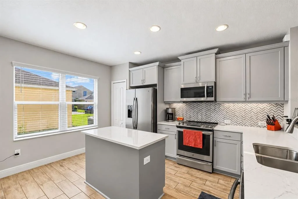 Photo of 3820 SHIMMERING OAKS DRIVE