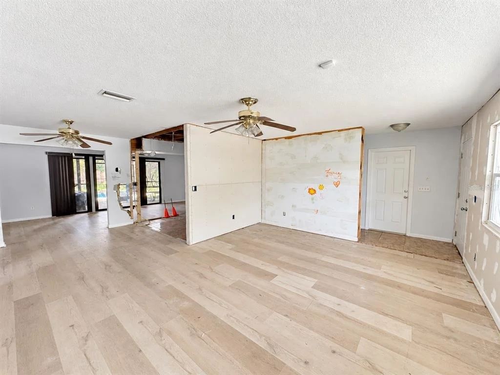 Photo of 2076 BUTTERNUT CIRCLE W