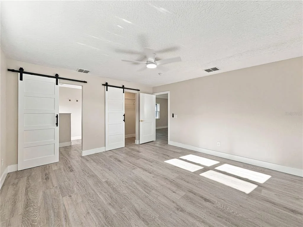 Photo of 7015 CRESTLAKE DRIVE