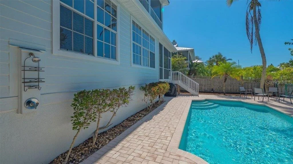 Photo of 4922 COMMONWEALTH DRIVE