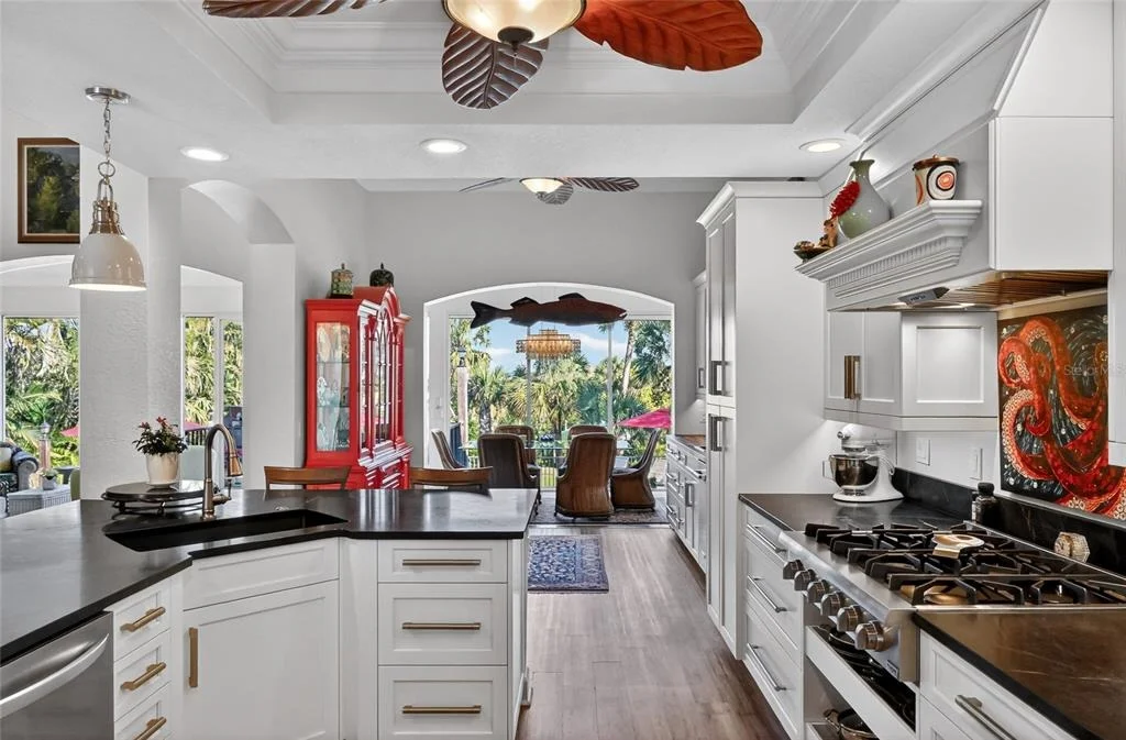 Photo of 10110 CREEKSIDE DRIVE