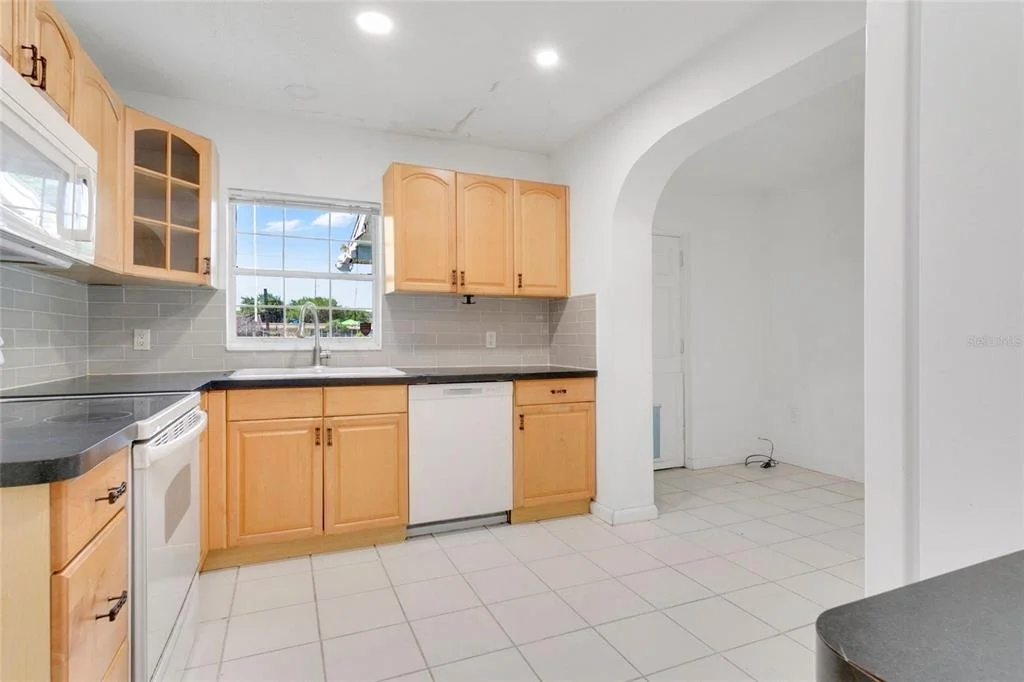 Photo of 2482 ROXBURY ROAD