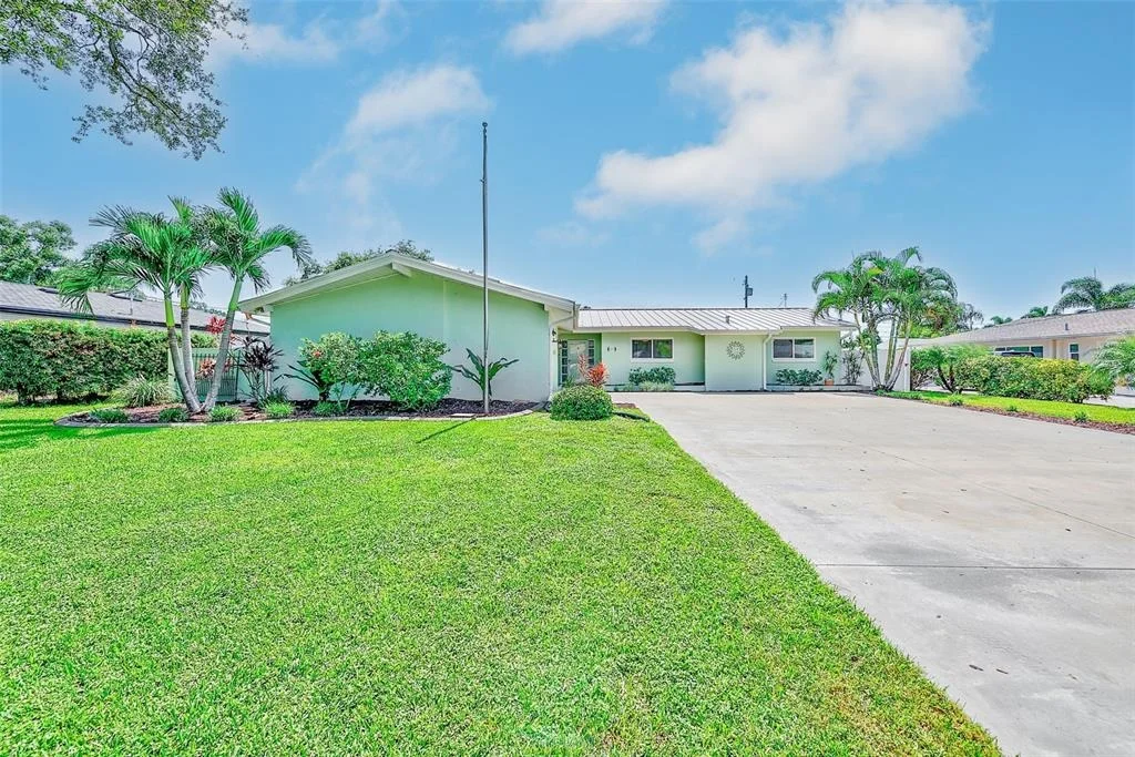 Photo of 809 JACARANDA DRIVE