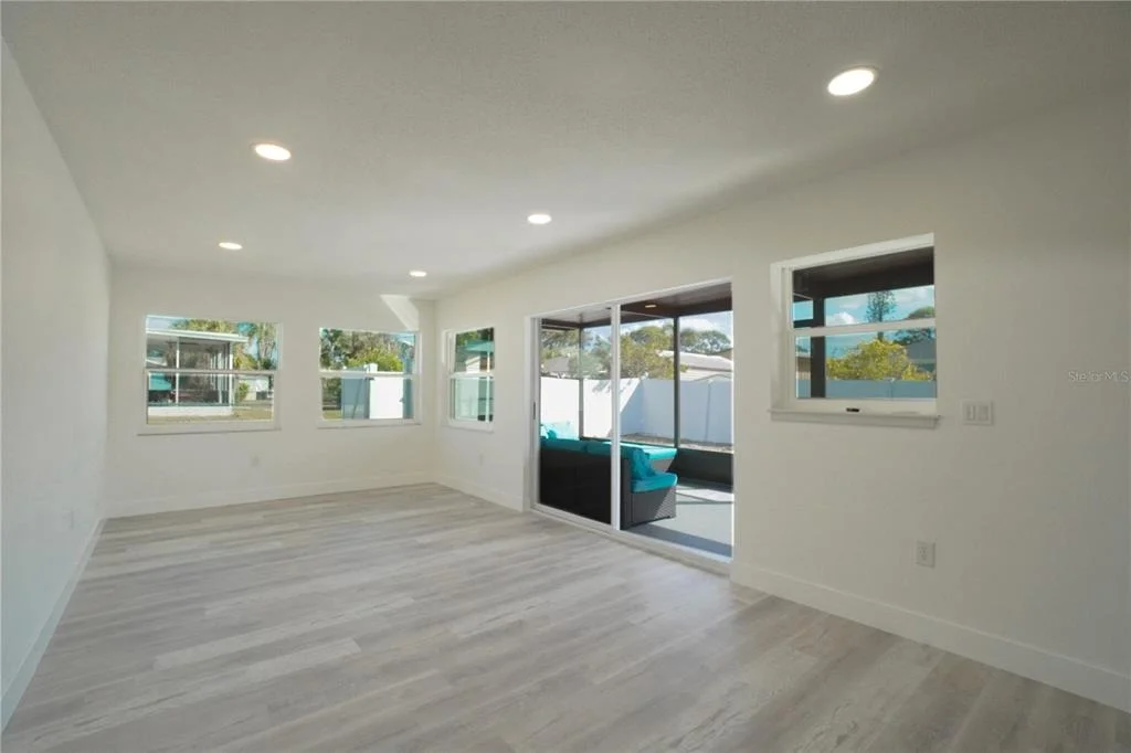 Photo of 1461 ROYAL ROAD